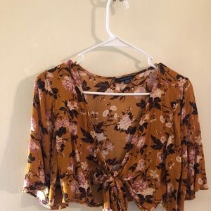 Floral American eagle cropped tie front shirt.